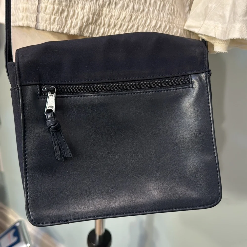 Liz Claiborne navy purse crossbody
